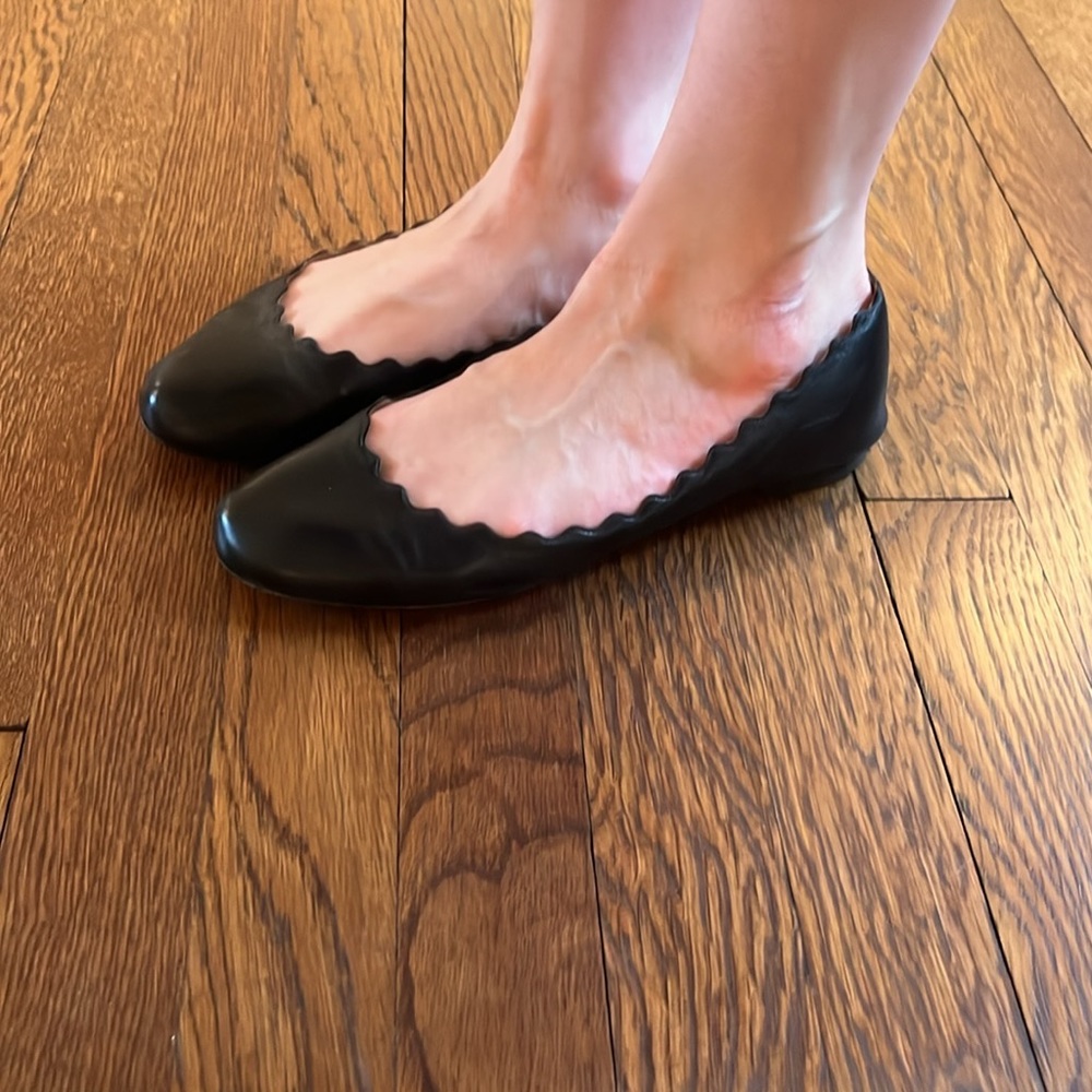 Chloe Scalloped Ballet Flat in Black Size 8